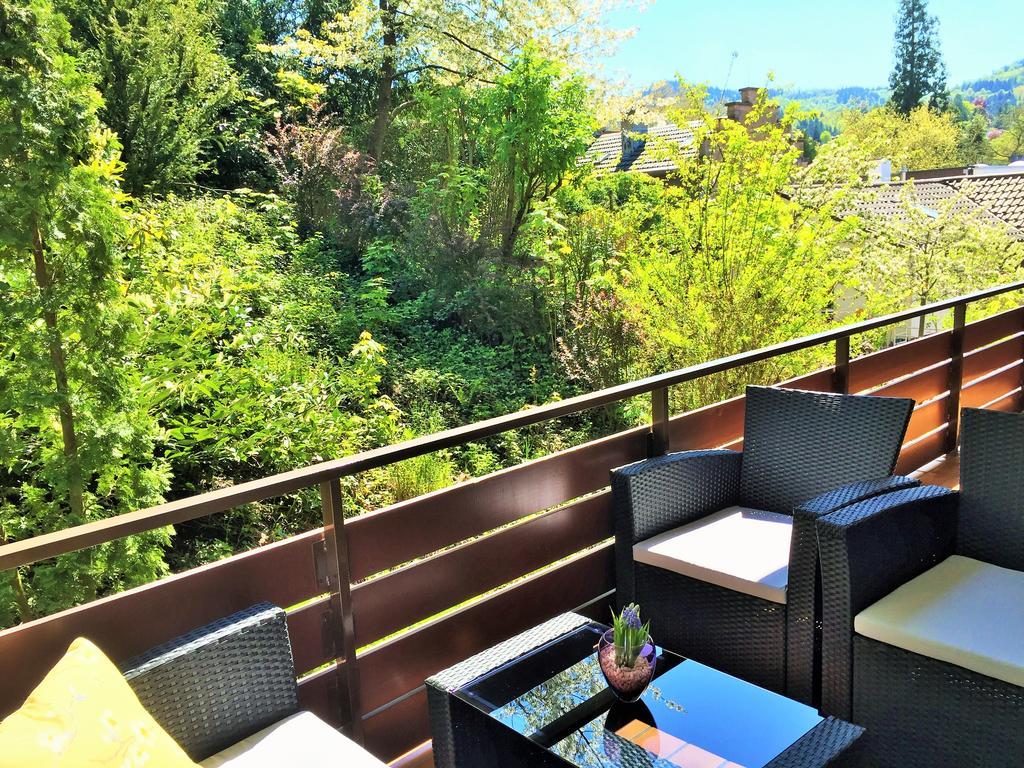 - Zentrumsnah, Eigener Parkplatz Und Grosser Balkon Ins Gruene *