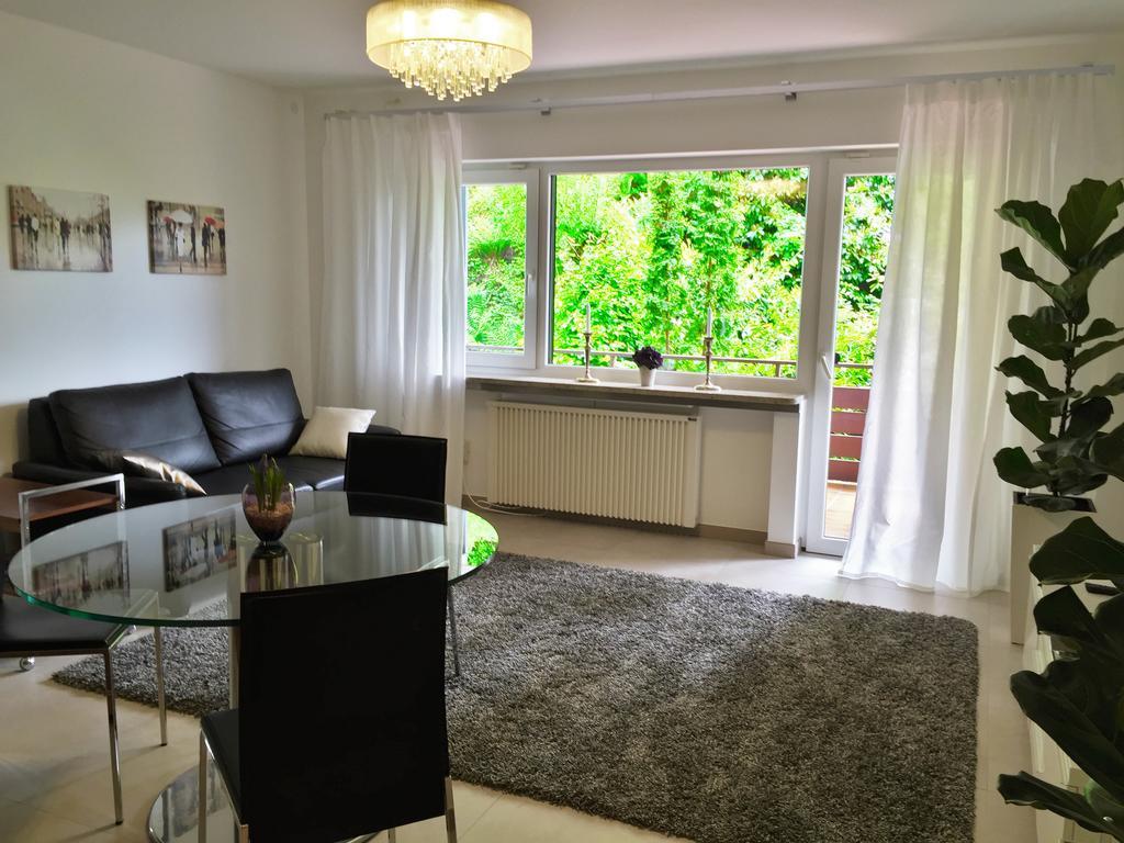 Apartment - Zentrumsnah, Eigener Parkplatz Und Grosser Balkon Ins Gruene *