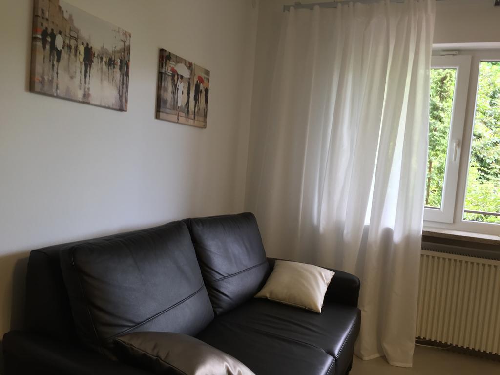 - Zentrumsnah, Eigener Parkplatz Und Grosser Balkon Ins Gruene *